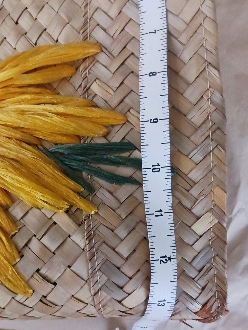 Straw Bag Vintage Yellow Flower Motif Marked "U.S. Nassau" - Picture 6 of 9